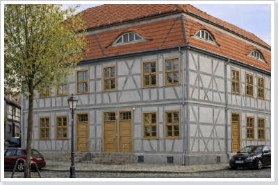 Das gr&ouml;&szlig;te Fachwerkhaus der Stadt 2002. / The biggest half-timbered house of the town in 2002.