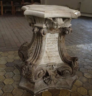 Der Taufstein von 1724.