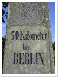 Meilensteine oder sp&auml;ter Kilometers&auml;ule genannt, waren in der Vergangenheit unsere Wegweiser.
