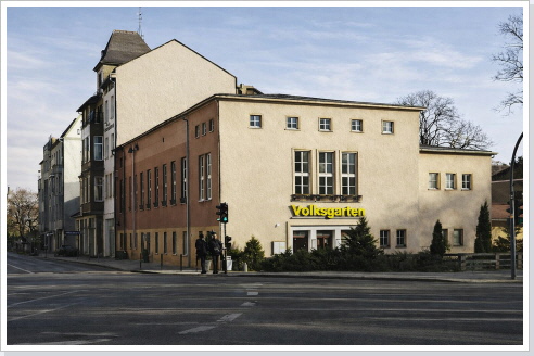 Der *Volksgarten* im Jahre 2001./The restaurant 'Volksgarten'