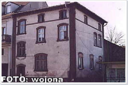Ehemaliges Verwaltungsgeb&auml;ude. / That is the original-headquarters-building from the former narrow-gauge railway �Krumme Pauline�.