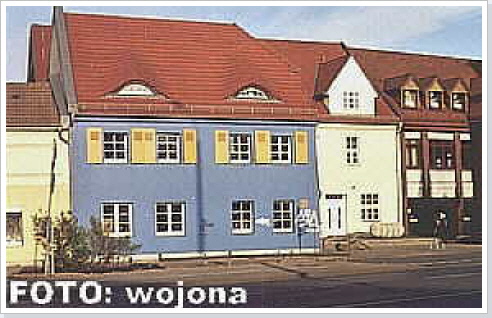 Blick auf das Blaue Haus in der Gartenstra&szlig;e./Art school 'Blaues Haus'