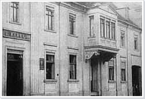 Das Kronprinzenhaus. The crown prince house.