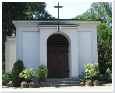 Die "Andachtshalle" auf dem Driedhof. Der vordere Teil wurde in den 1930er Jahren angebaut.