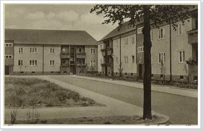 Der heutige Karl-Thon-Platz im Jahre 1934. /  The today's place Karl Thon 1934.