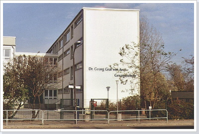 Die "W.-Pieck-Schule wurde in die "Dr, Georg Graf von Arco-Gesamtschule" seit 1999 integriert. Die "W.-Pieck-Schule wurde in die "Dr, Georg Graf von Arco-Gesamtschule" seit 1999 integriert.