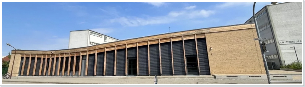 Der MUltifunktionsbau mit Aula. Der MUltifunktionsbau mit Aula.