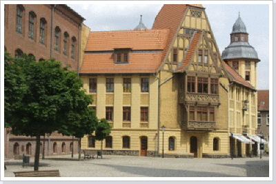 Ansicht vom Lutherplatz auf den Erker nach dem englischen Landhausstil.
