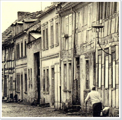 H&auml;user der Neuen Stra&szlig;e im Jahre 1969. Der Zustand verschlechterte sich in der DDR zusehens und 1990 war die Mehrzahl der H&auml;user unbewohnbar.
