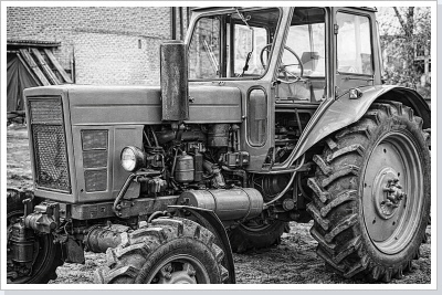 Die Sozialistische Landwirtschaft h&auml;lt mit sowjetischer Technik Einzug. / The socialist farming.