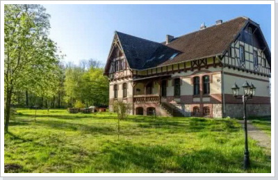 Das Nauener Forsthaus. / The forester's lodge in Nauen.