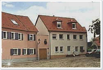 Details der neuen Wohnh&auml;user auf der ehemaligen Stadtmauer. / Details of the new residential buildings on the former city-wall.